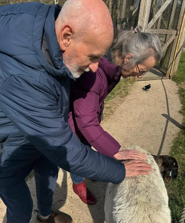 A client and her husband on an Otter Happy Hour trip